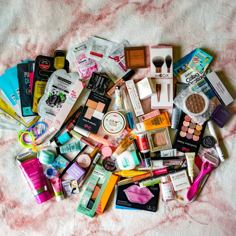 MYSTERY MAKEUP/SKINCARE BOX